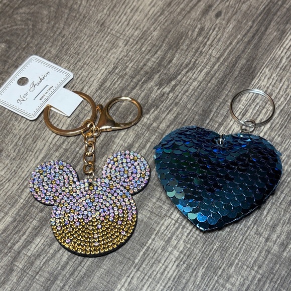 🌵5 for $20🌵 Blue Sequin Heart and Mickey Mouse Keychains - Picture 6 of 6